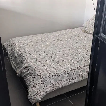 Comfortable Near Transport Apartamento